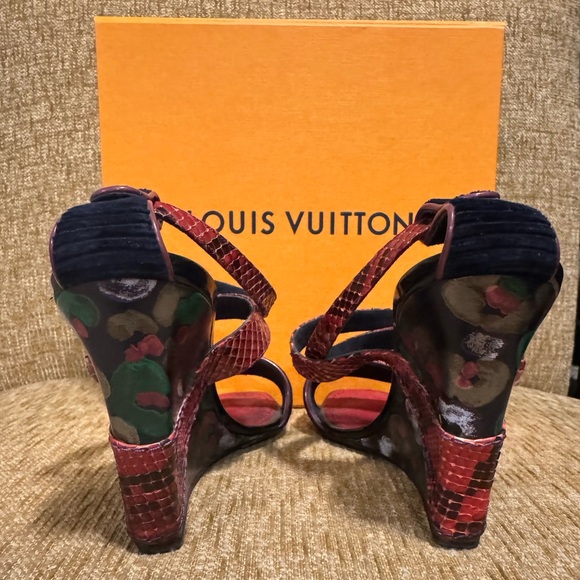 ❤️ Authentic LV Louis Vuitton Snake Skin Painted Wedge Heels Size 37.5 ❤️ - Picture 3 of 12